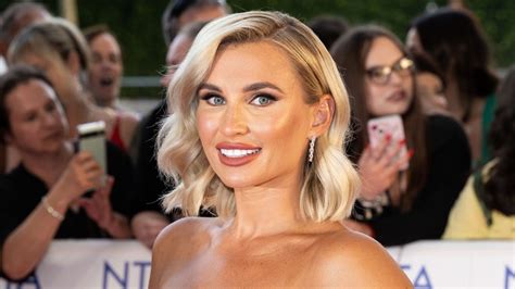 Billie Faiers Shares Her Everyday Make Up Routine For Filming