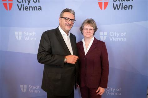 The corona vaccination is voluntary and free of charge for. Gesundheit: Stadt Wien startet neues Impfsystem - Wien