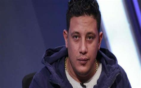 قال الدكتور أشرف محمد أنه تم تشكيل لجنة وإرسالها للمدرسة لبحث الموقف وإلغاء هذه الإستمارة، موضحاً أن الإستمارة صممتها المدرسة نفسها وليست إستمارة قبول معمة على حمو بيكا يوضح حقيقة إصابته في حادث سير