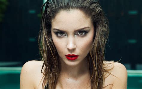 She also had a minor role on the telenovela témpano (2011) and was a cast member on aquí mando yo. Catalina Vallejos presentó en redes sociales a su nuevo ...