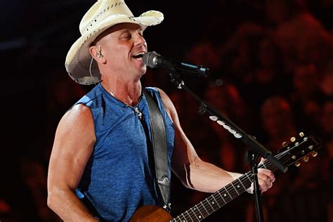 Kenny Chesney Remembers The Moment That Turned Him Into Island Kenny
