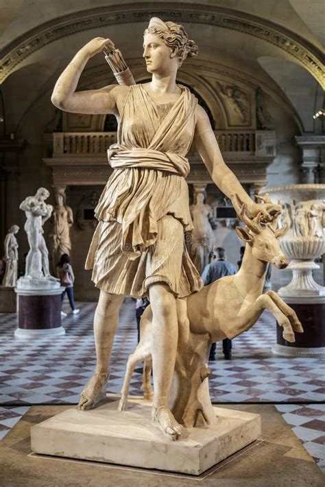 Statue Von Artemis Das Louvre Paris Redaktionelles Stockbild Bild Von Jagd Museum 46577969