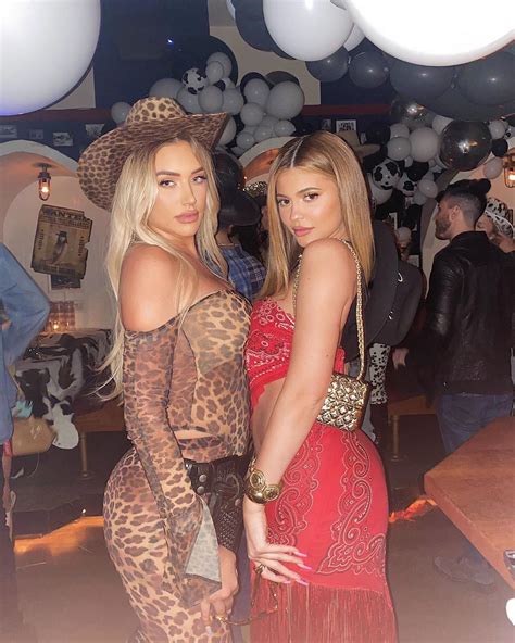 Kylie Jenners Friends Slap Her Butt In Another Boozy Night After Pal
