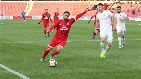 Sonra tekrar iki yıl çocukluğunun geçtiği yerde adapazarı'nda ikamet etmiştir. Balıkesirspor'da İbrahim Halil Çolak'ın sözleşmesi ...