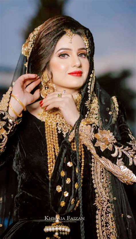 Actor sana khan married anas sayed on november 20. Pin by Sana khan😉 on Pakistani bridal dresses | Wedding ...