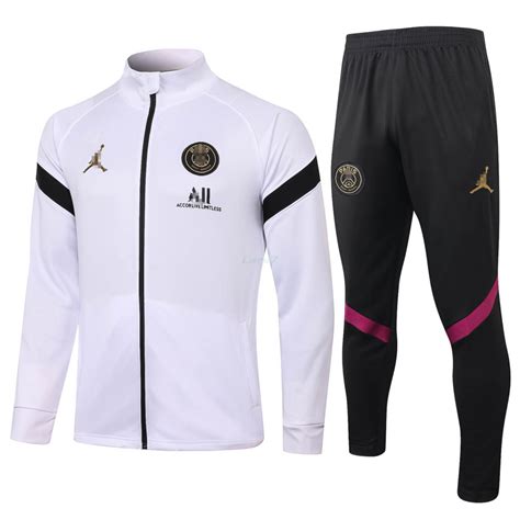 Arriving in four different colorways upon its outset in 2021, the silhouette will bear a variety marked by bright neon linings and some interesting use of color. Chandal PSG 2020/2021 Jordan Blanco Marca Oro - LARS7