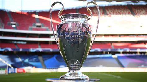 Der pokal ist die begehrteste trophäe für europäische der derzeitige pokal ist bereits die sechste ausgabe der 74 zentimeter hohen und acht kilogramm schweren trophäe. Champions-League-Finale 2020: Wo und wann | UEFA Champions ...
