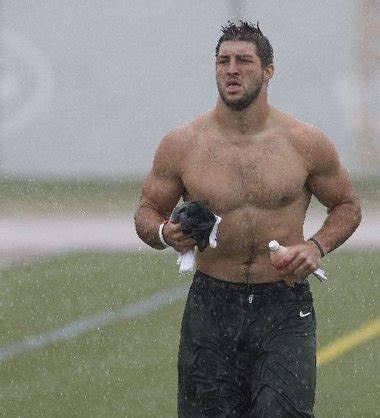 Tim Tebow Laughs Off Attention From Shirtless Run Through Rain Nj Com