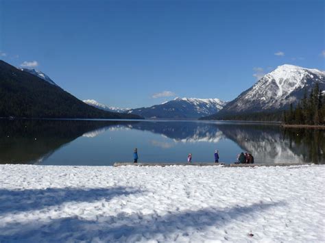 Take A Snowshoeing Adventure In The Spirit Of The New Year Lake
