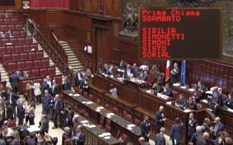Italicum La Camera Approva La Legge Le Opposizioni Non Erano In Aula