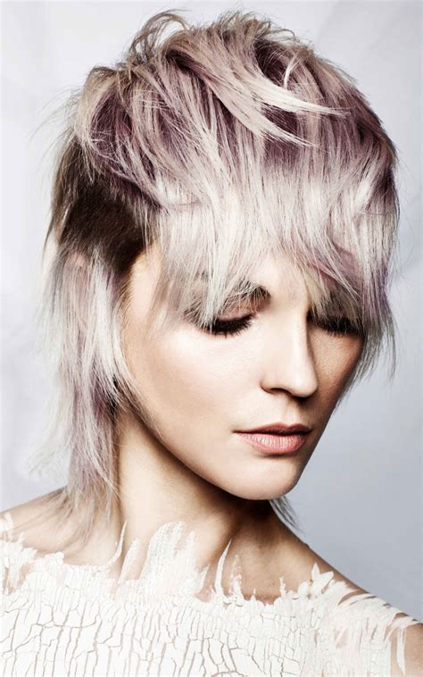 Check spelling or type a new query. Capelli Corti Dietro Lunghi Davanti Lisci - Fine Wallpaper Art