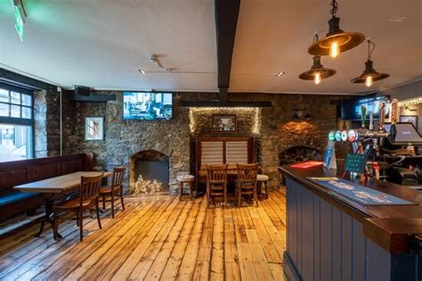 The Old Castle Inn Bridgend Restaurant Reviews Photos And Phone