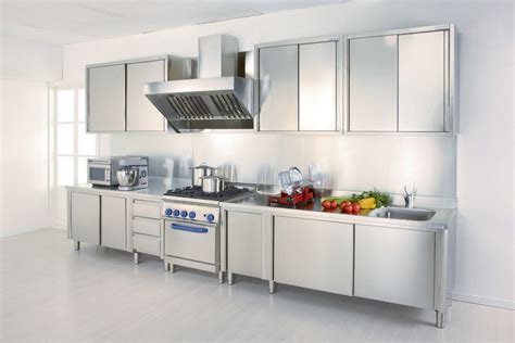 Indubbiamente le cucine professionali per uso domestico hanno prezzi notevolmente superiori alla media. Attrezzature per Cucine Professionali | AB Arredamenti Negozi