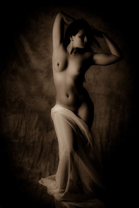 無料画像 黒と白 女性 闇 レディ ポーズ セクシー ヌード 裸 体 魅力的な グラマー 屋内 官能的な 慾望