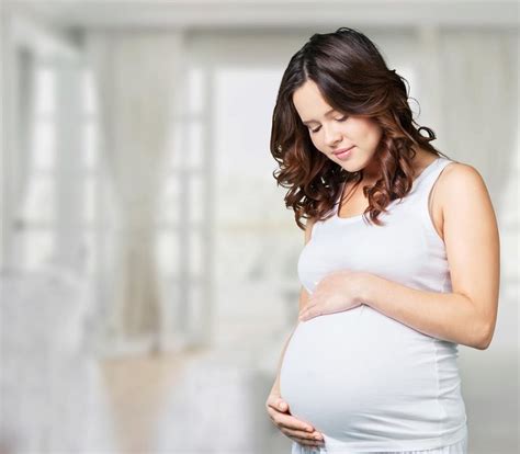 هل يؤثر الفتق السري على الولادة الطبيع