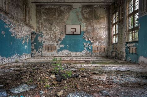 Abandoned Schools 32 Pics