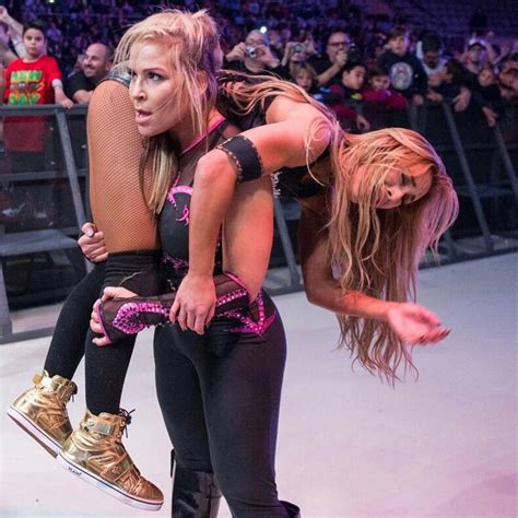 Natalya Carrying Carmella Wrestling Divas Women S Wrestling