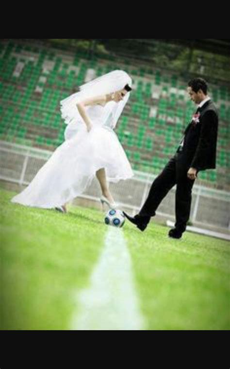 Football Wedding Sports Wedding Wedding Pictures Soccer Couples Wedding Ideias Soccer Life