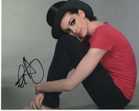 Anne Hathaway Signed Autographed 8x10 Photo Hot Sexy Catwoman
