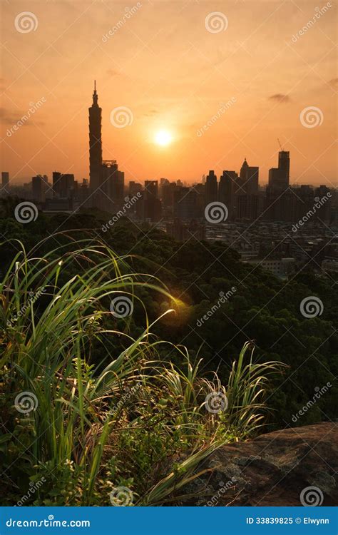 Sunset Cityscape In Taipei Stock Image Image Of Dwelling 33839825