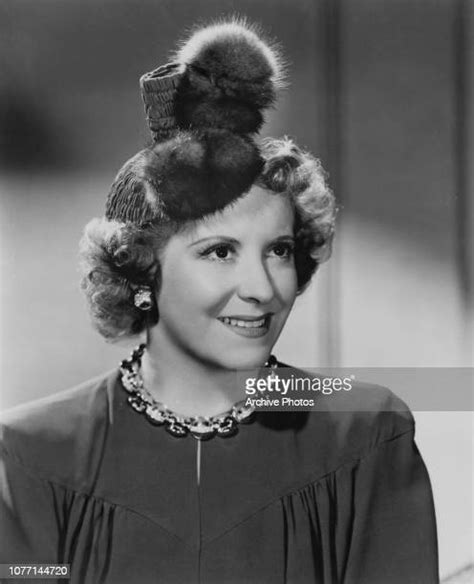 Gracie Allen Wearing Photos And Premium High Res Pictures Getty Images