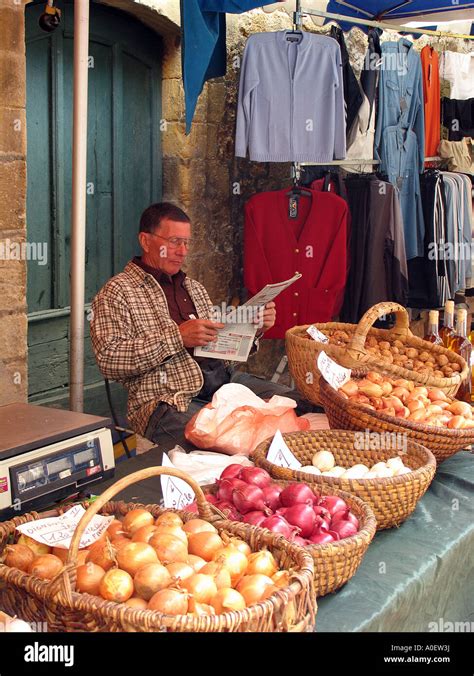 French Onion Seller Hi Res Stock Photography And Images Alamy