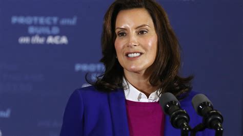 Michigan Governor Whitmer Apologizes For Social Distancing Blunder Nbc Chicago