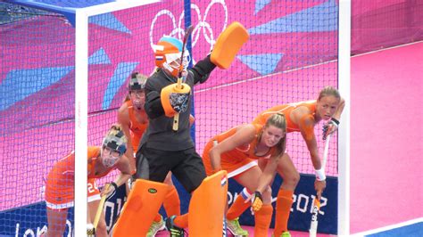 무료 이미지 스포츠 런던 네덜란드 여자들 방어자 골키퍼 올림픽 게임 볼 게임 배구 선수 단체 경기 필드 하키 농구 움직임 공을 통해 그물 게임