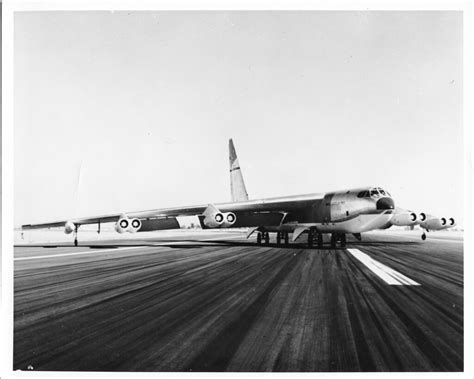 Boeing B 52 Stratofortress Performing A Cross Wind Crab Flickr
