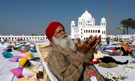 In Pictures Pakistan Welcomes Scores Of Sikh Pilgrims To Gurdwara