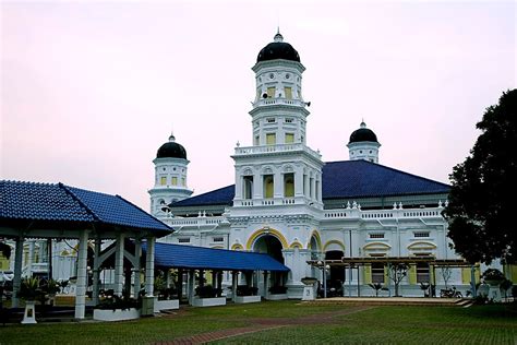 Location wise the inn is not too far from jb city but certainly not within walking distance. "Mosque at Johor Bahru, Malaysia" by Ron Dewi | Redbubble