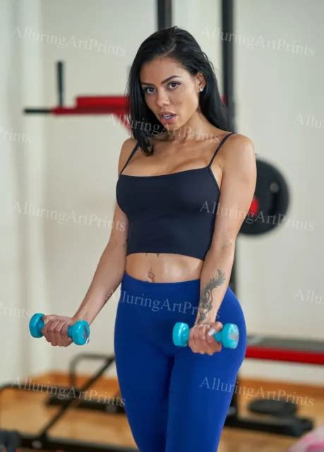 Canela Skin Risque Print Latina Model Pretty Woman Big Boobs Gym