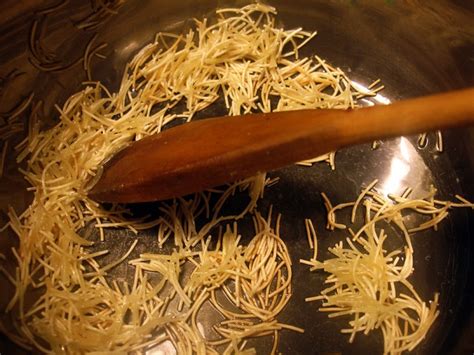 Libyan Food Arab Rice With Noodles Ruz Bil Shereya رز بالشعرية