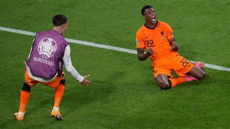 Voetbal.nl is hét platform voor amateurvoetballend nederland. Vermoedelijke opstellingen Nederland - Oostenrijk | Juich ...