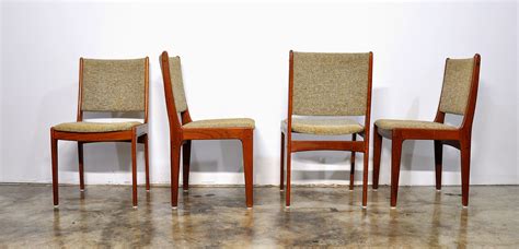 This modern dining chair is ultra modern while retaining a vintage feel reminiscent of the victorian era. SELECT MODERN: Set of 4 Danish Modern Teak Dining Chairs