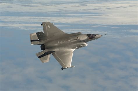 What exactly is the difference? F-35 Joint Strike Fighter Lightning II - Pictures