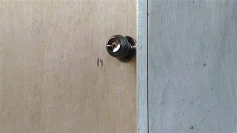 Cara memasang handle pintu pvc kamar mandi nasadiy. Cara Tombol Pintu Auto Lock - YouTube