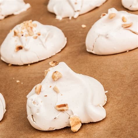 Recette Petites Meringues Aux Noix Marie Claire