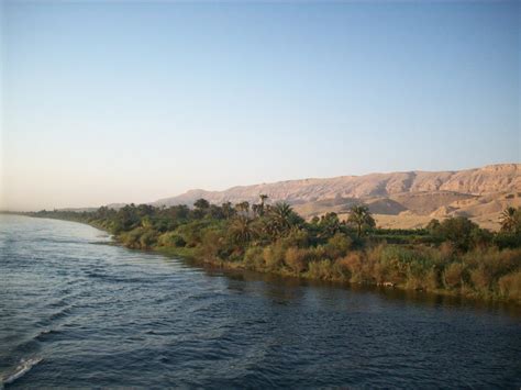 The longest river in the world, with a huge length of 6,650 km (4130 miles), the nile river captivated egypt, in the absence of the river nile is an empty desert, as it is the only river of egypt providing. Top Ten Longest Rivers of The World