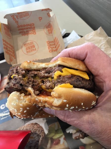Mcdonald S Quarter Pounder Year Old Burger Shows No Signs Of Rot Thrillist