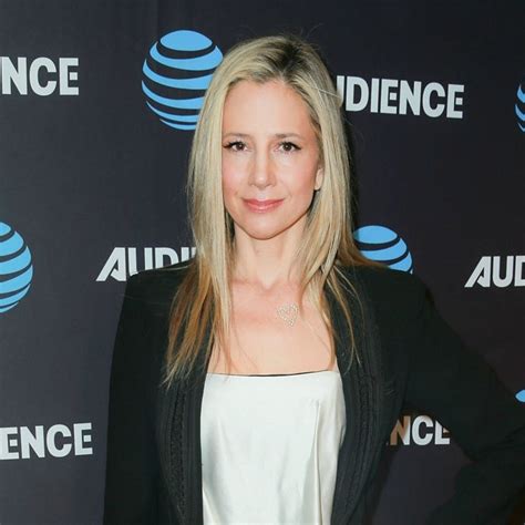 Mira Sorvino Has Made A Woody Allen Related Apology To Dylan Farrow