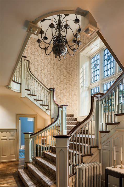 18 Elegant Traditional Staircase Designs That Will Take