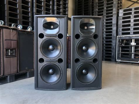 2x Turbosound TXD 252 2x15 1 5 1000W RMS Speakers 1199 EUR