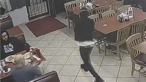 Video Customer Shoots And Kills Armed Robber At Sw Houston Taqueria Newsradio 740 Ktrh