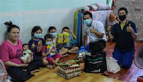 Petroliam nasional berhad (national petroleum limited), commonly known as petronas, is a malaysian oil and gas company. Petronas contributes food aid to 1,200 B40 families in ...