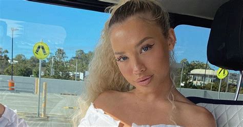 Tammy Hembrow Risks Wardrobe Malfunction As Star Goes Braless Delighting Fans Daily Star