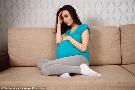 Girls Battle Depression If Their Mothers Were Stressed When Pregnant Daily Mail Online