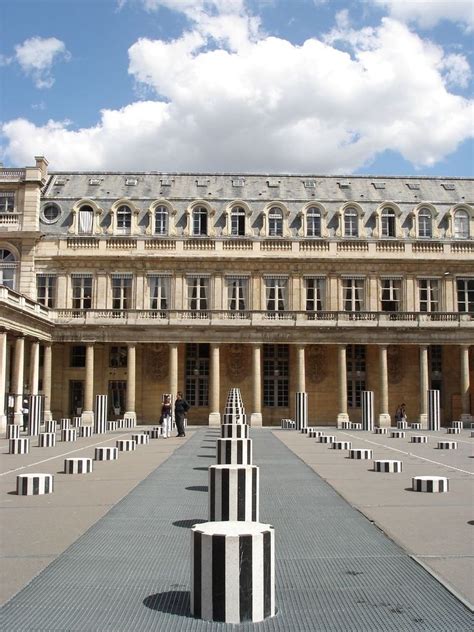 Les Deux Plateaux | Colonnes de buren, Palais royal paris, Lieux à visiter