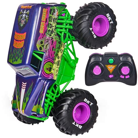 ブランド Monster Trucks Toy Car For Boys 4 Pack Pull Back Vehicles Cars 360