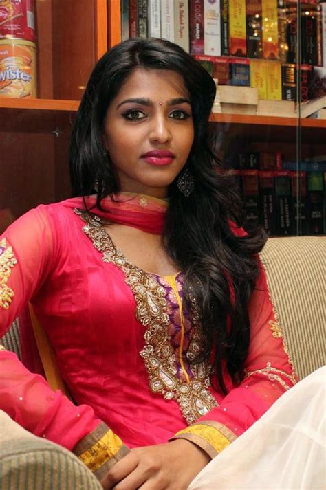 Movie Hub Tamil Actress Dhanshika Hot Photos